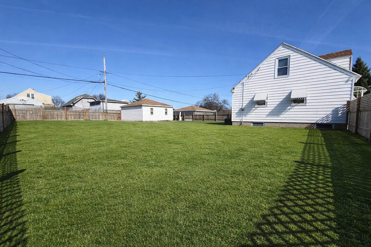 922 West Eden Pl, Milwaukee, WI 53221