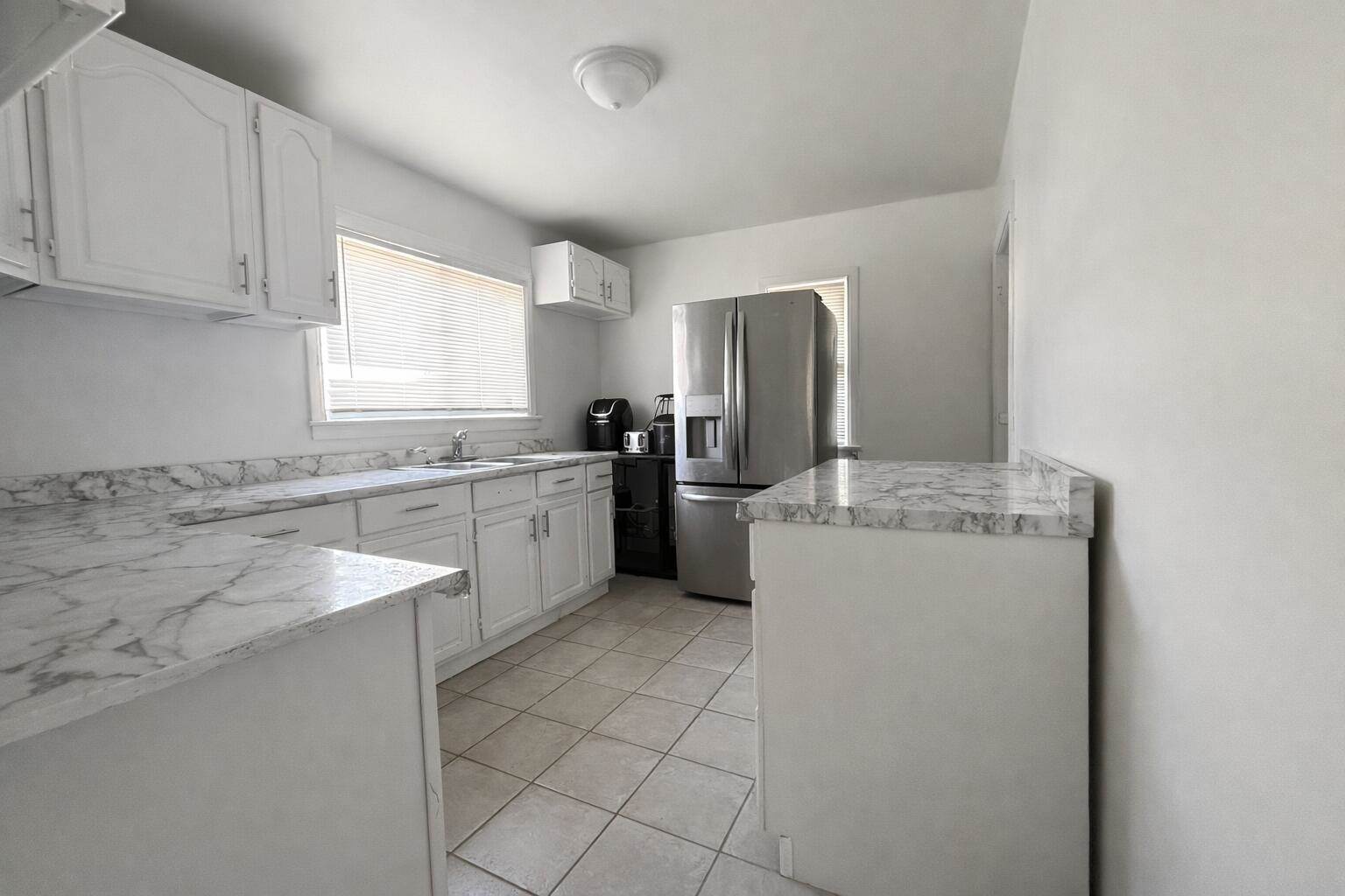 922 West Eden Pl, Milwaukee, WI 53221