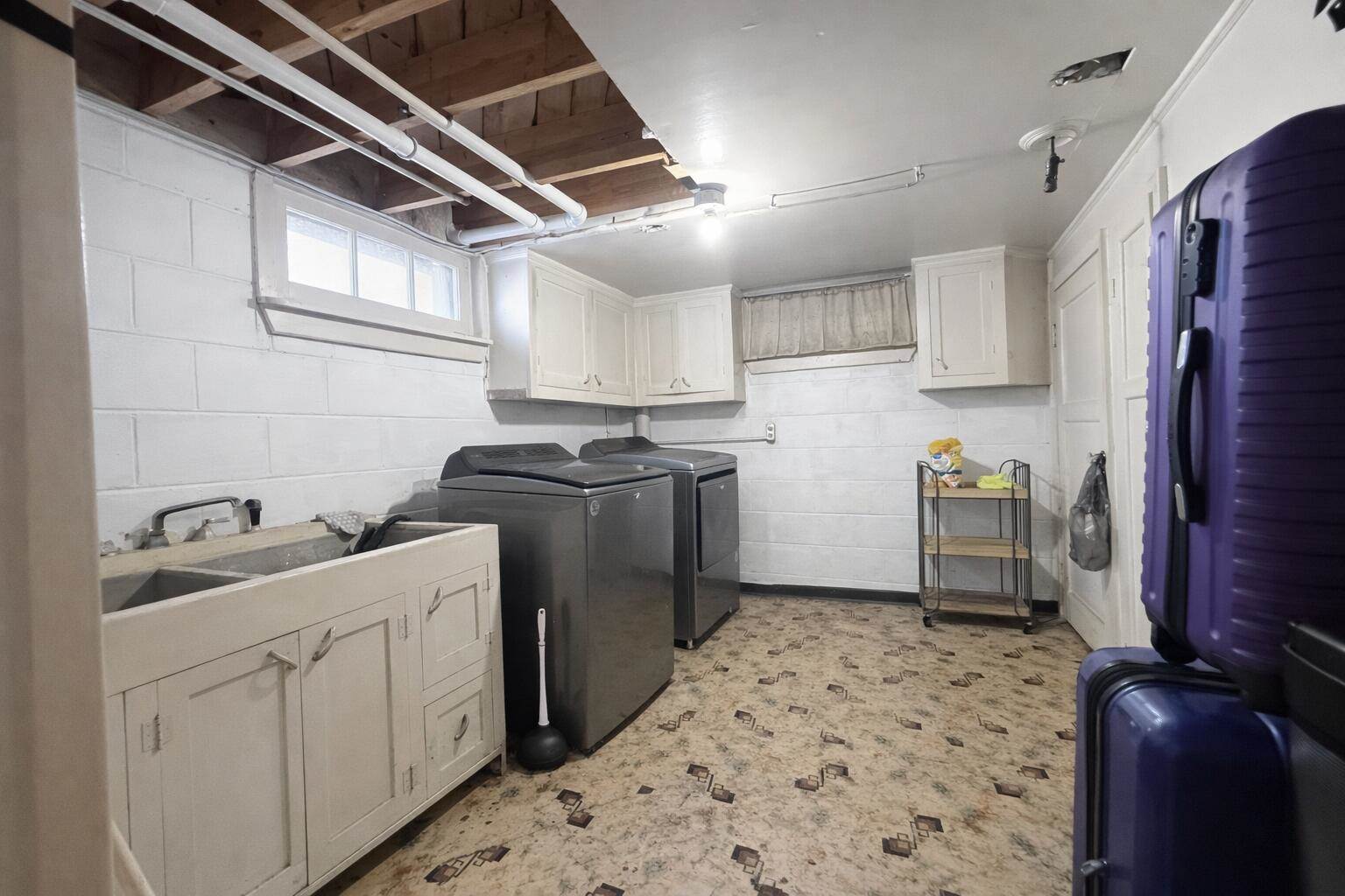 922 West Eden Pl, Milwaukee, WI 53221