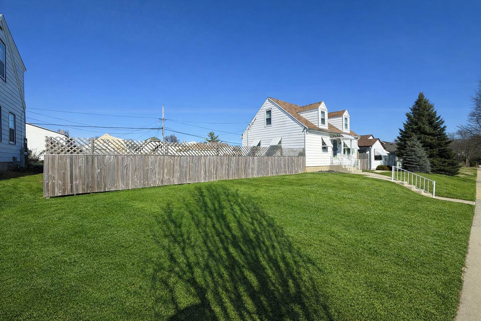 922 West Eden Pl, Milwaukee, WI 53221