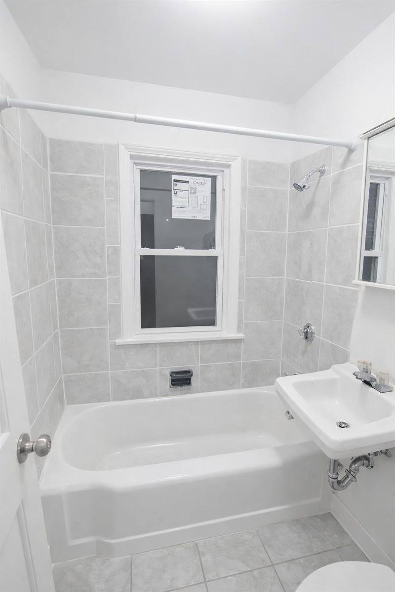 922 West Eden Pl, Milwaukee, WI 53221