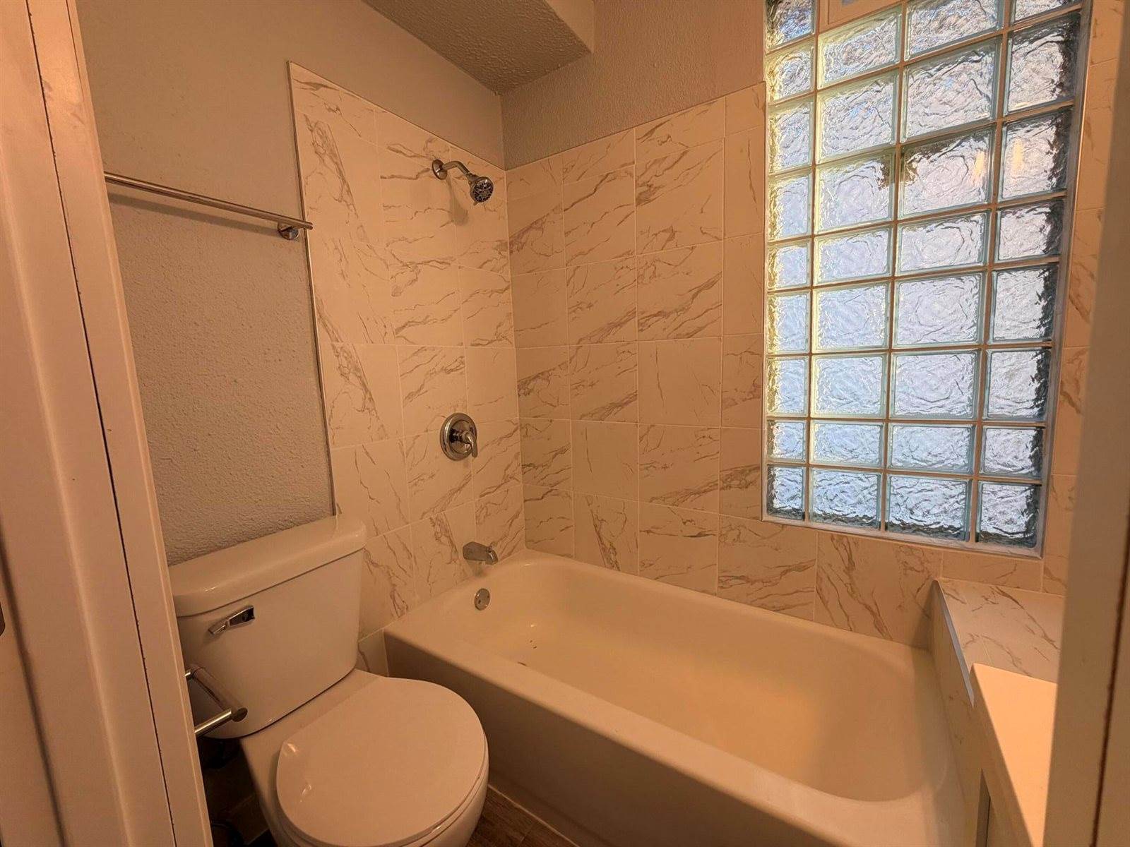 3445 North 21st St, Milwaukee, WI 53206