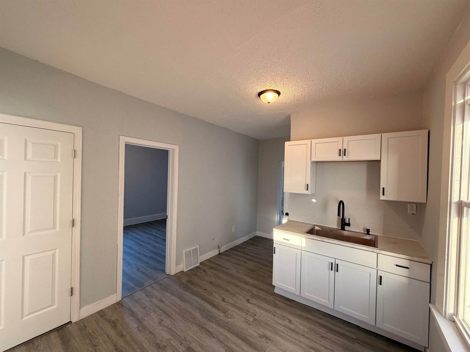 3445 North 21st St, Milwaukee, WI 53206