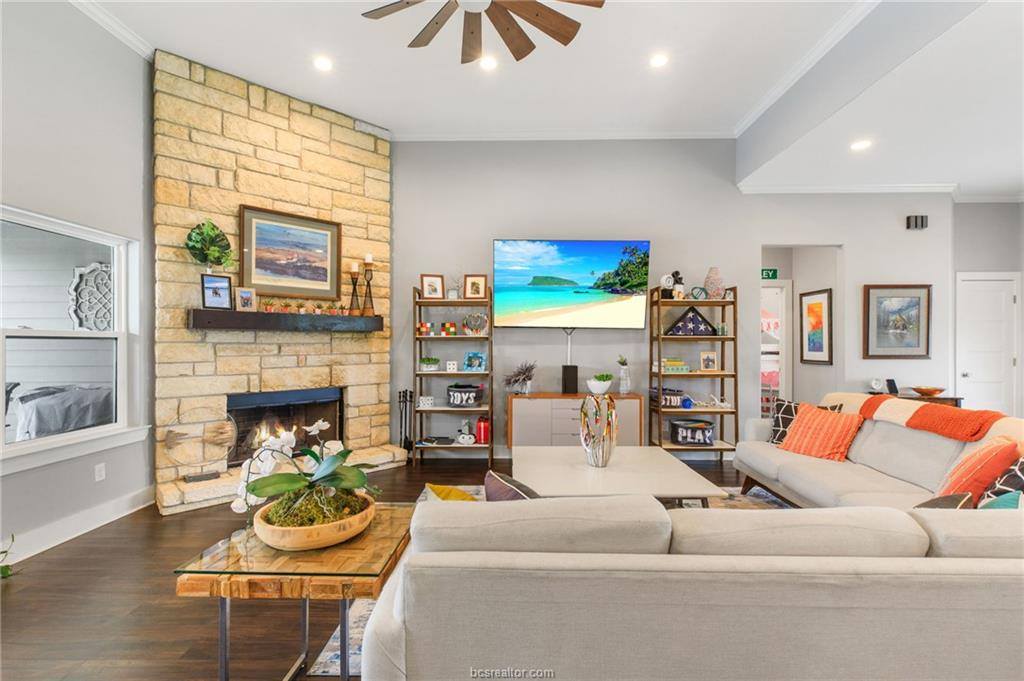 928 Azalea Drive, Franklin, TX 77856