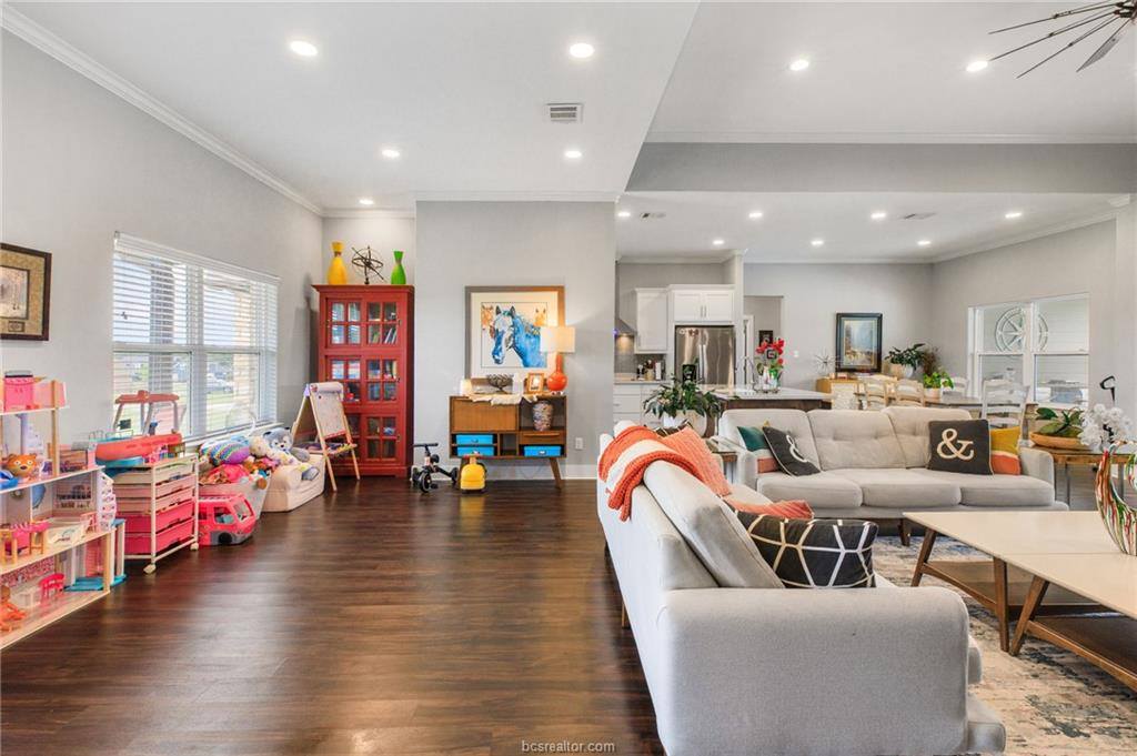 928 Azalea Drive, Franklin, TX 77856