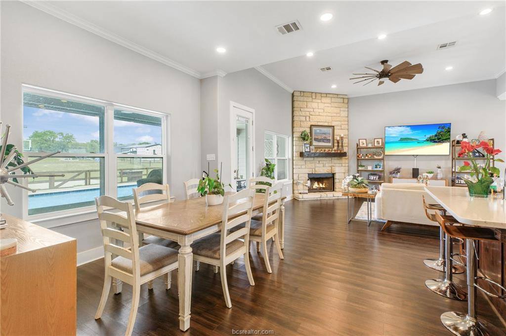 928 Azalea Drive, Franklin, TX 77856