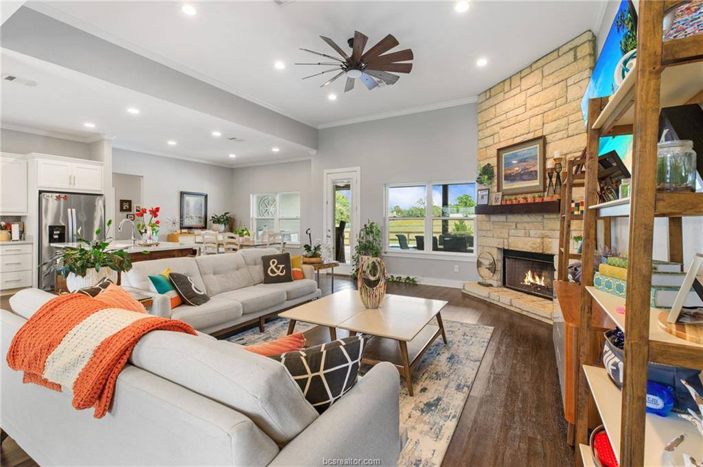 928 Azalea Drive, Franklin, TX 77856