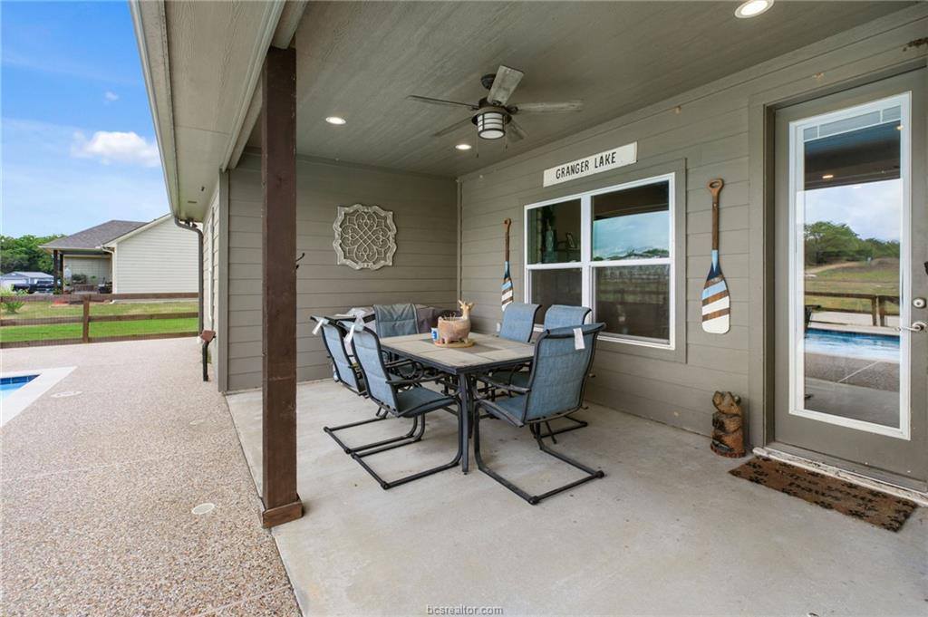 928 Azalea Drive, Franklin, TX 77856