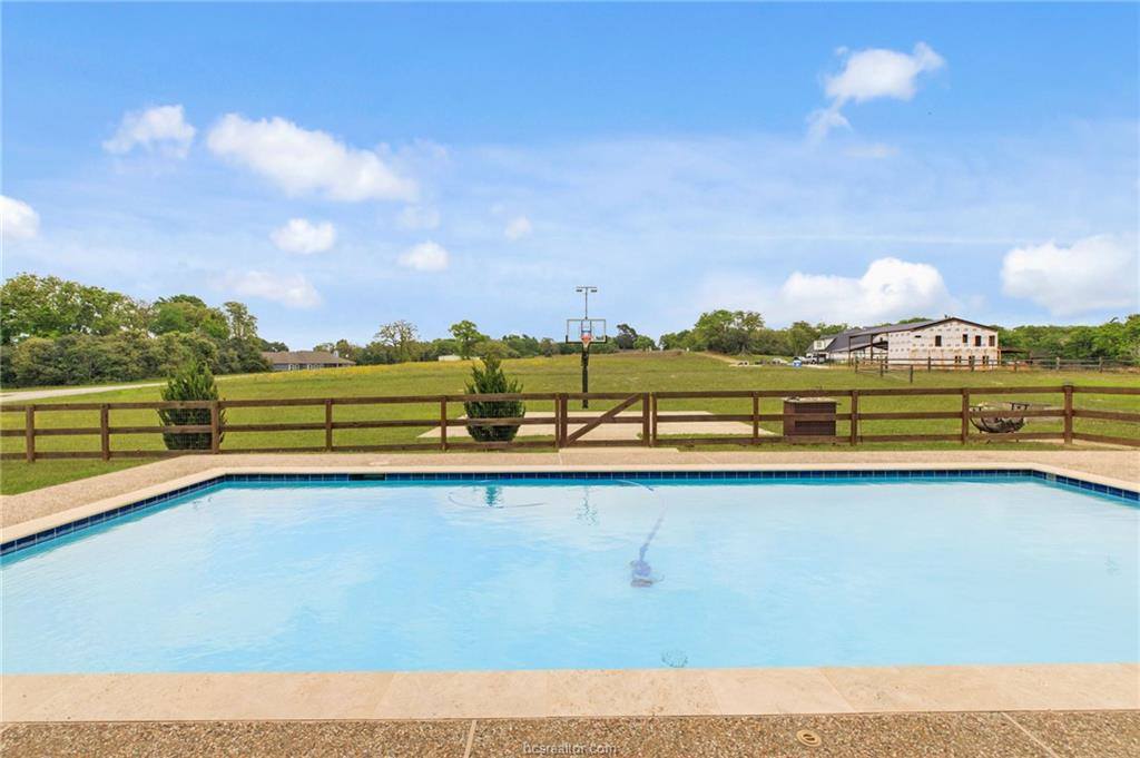 928 Azalea Drive, Franklin, TX 77856