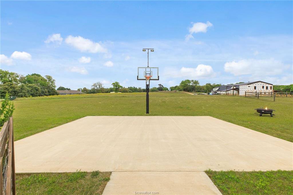 928 Azalea Drive, Franklin, TX 77856