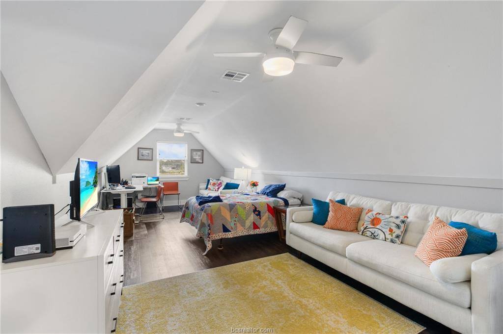 928 Azalea Drive, Franklin, TX 77856