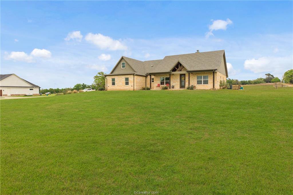 928 Azalea Drive, Franklin, TX 77856