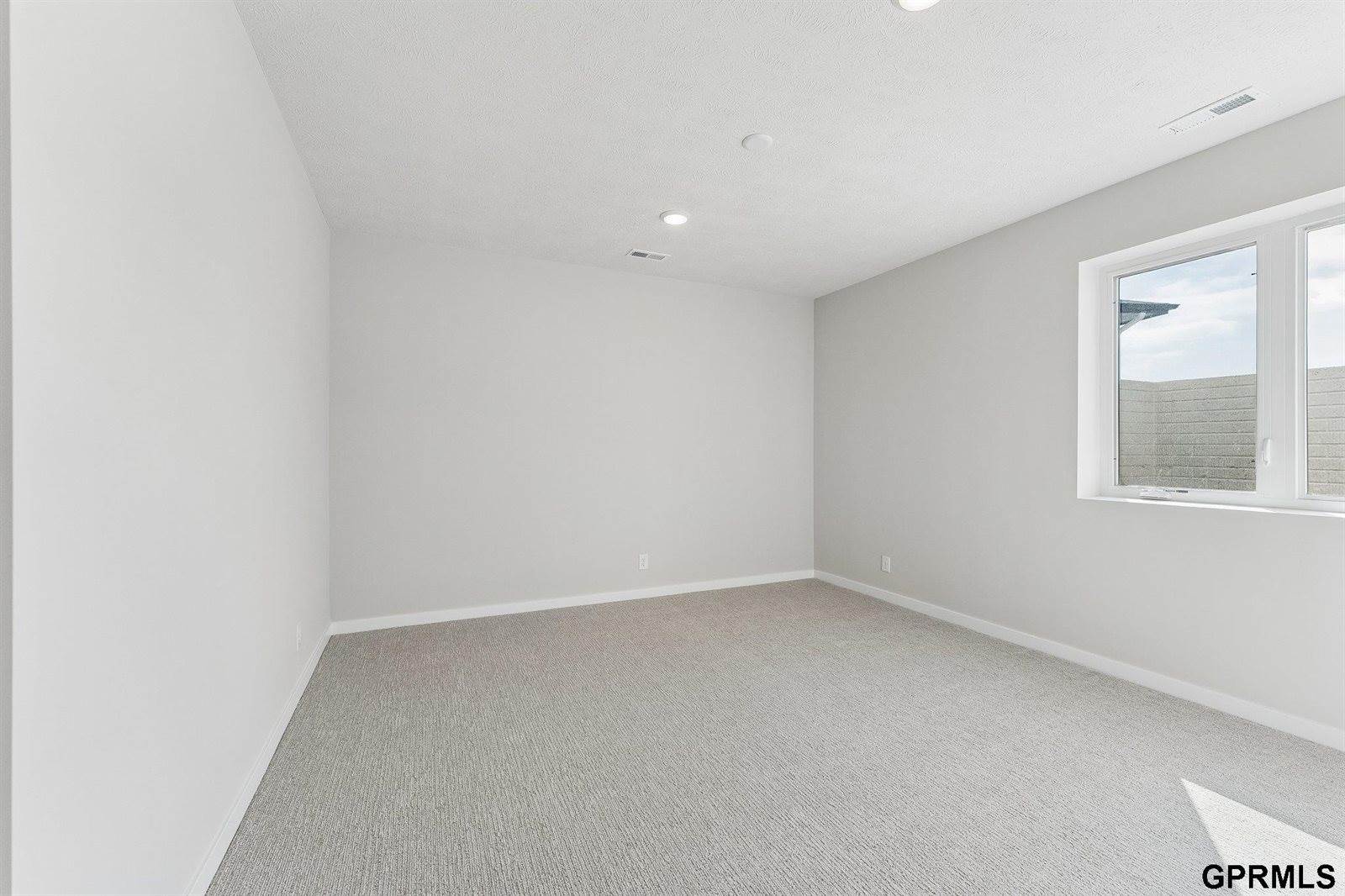 5705 North 197 Avenue, Elkhorn, NE 68022