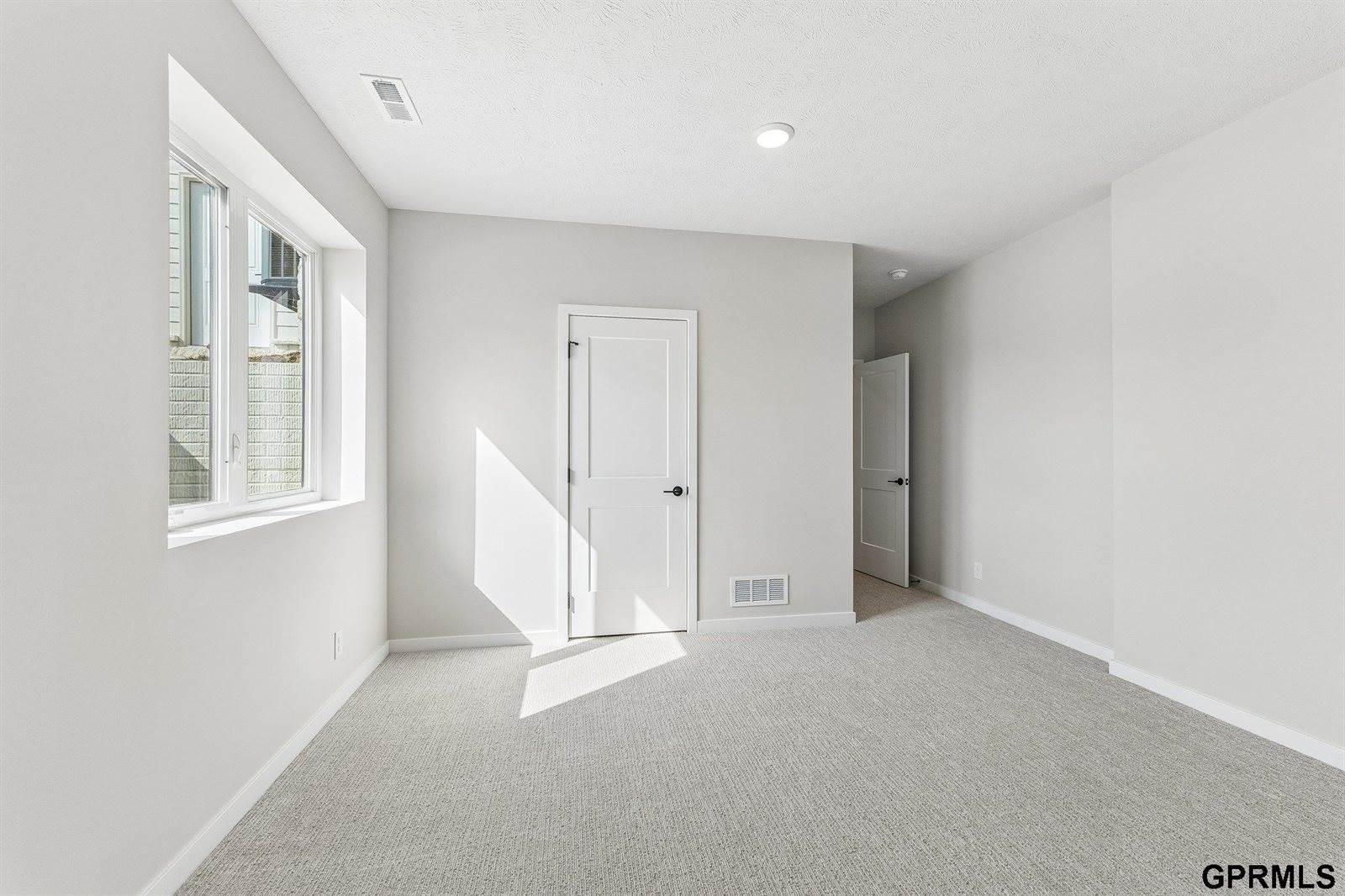 5705 North 197 Avenue, Elkhorn, NE 68022