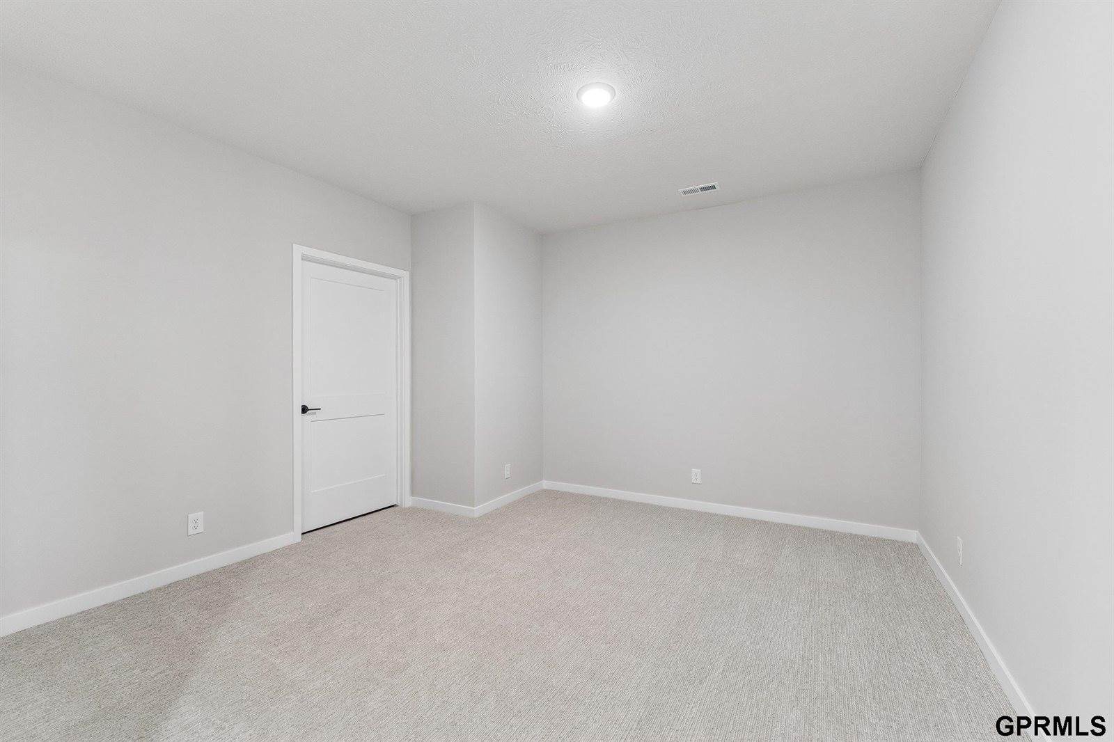 5705 North 197 Avenue, Elkhorn, NE 68022