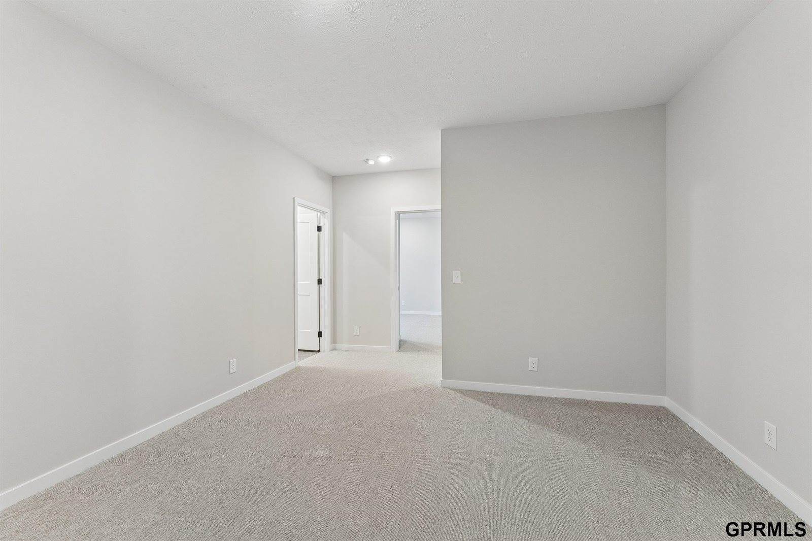 5705 North 197 Avenue, Elkhorn, NE 68022