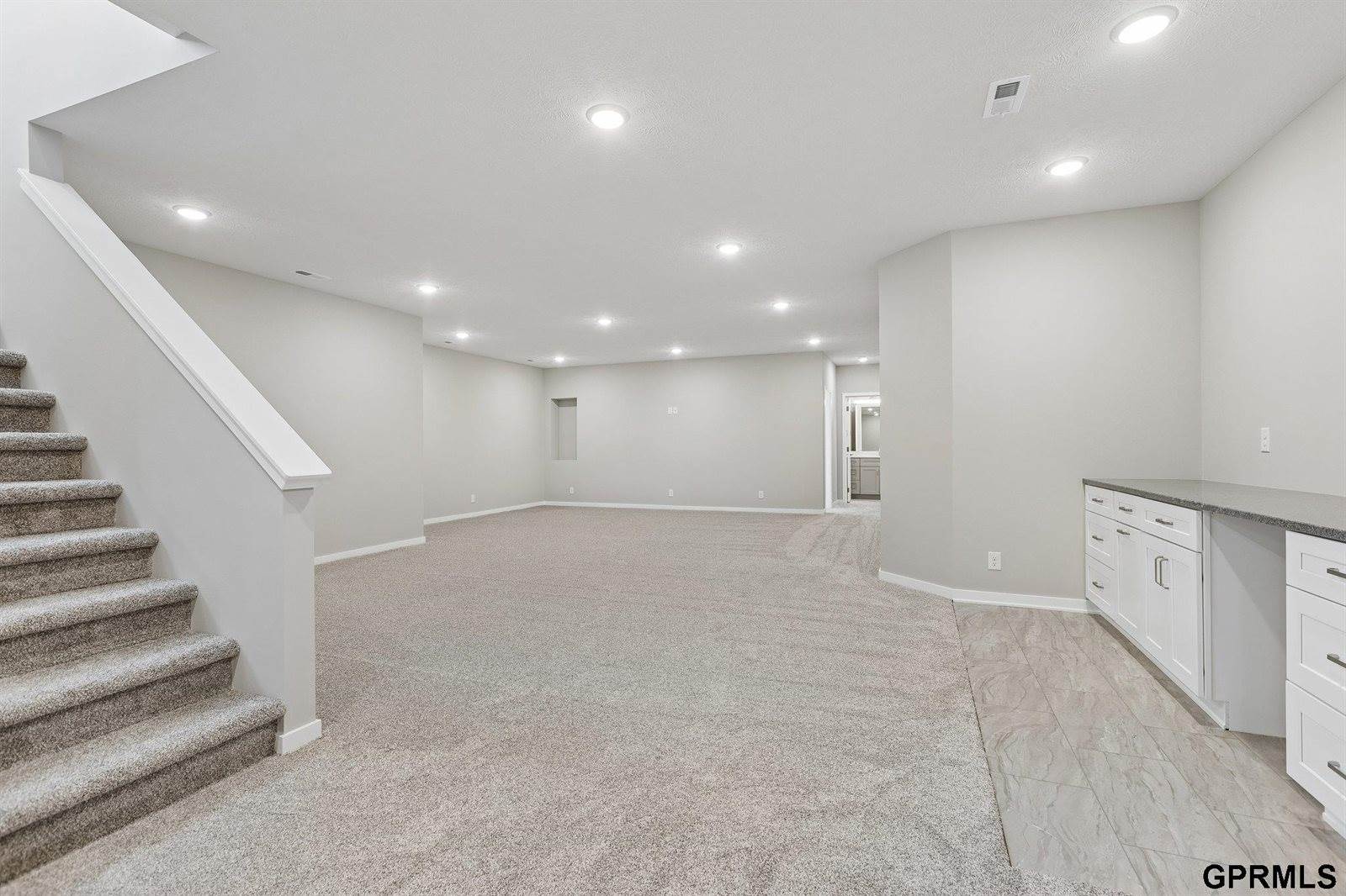 5705 North 197 Avenue, Elkhorn, NE 68022