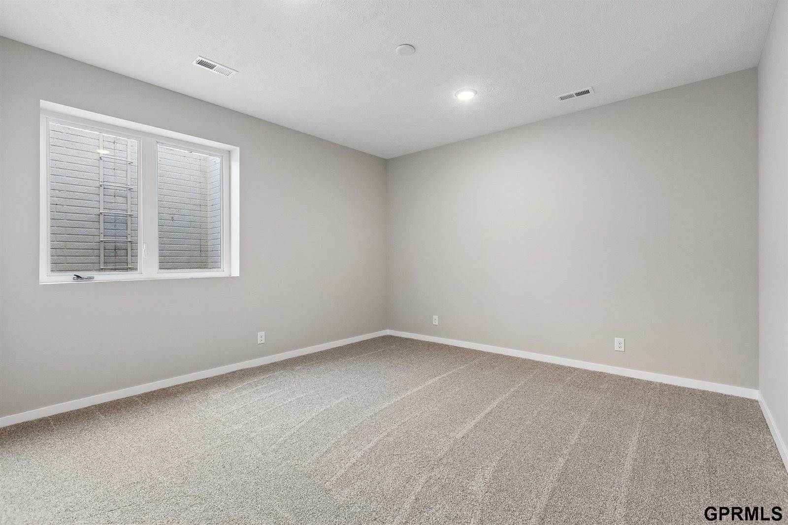 5705 North 197 Avenue, Elkhorn, NE 68022