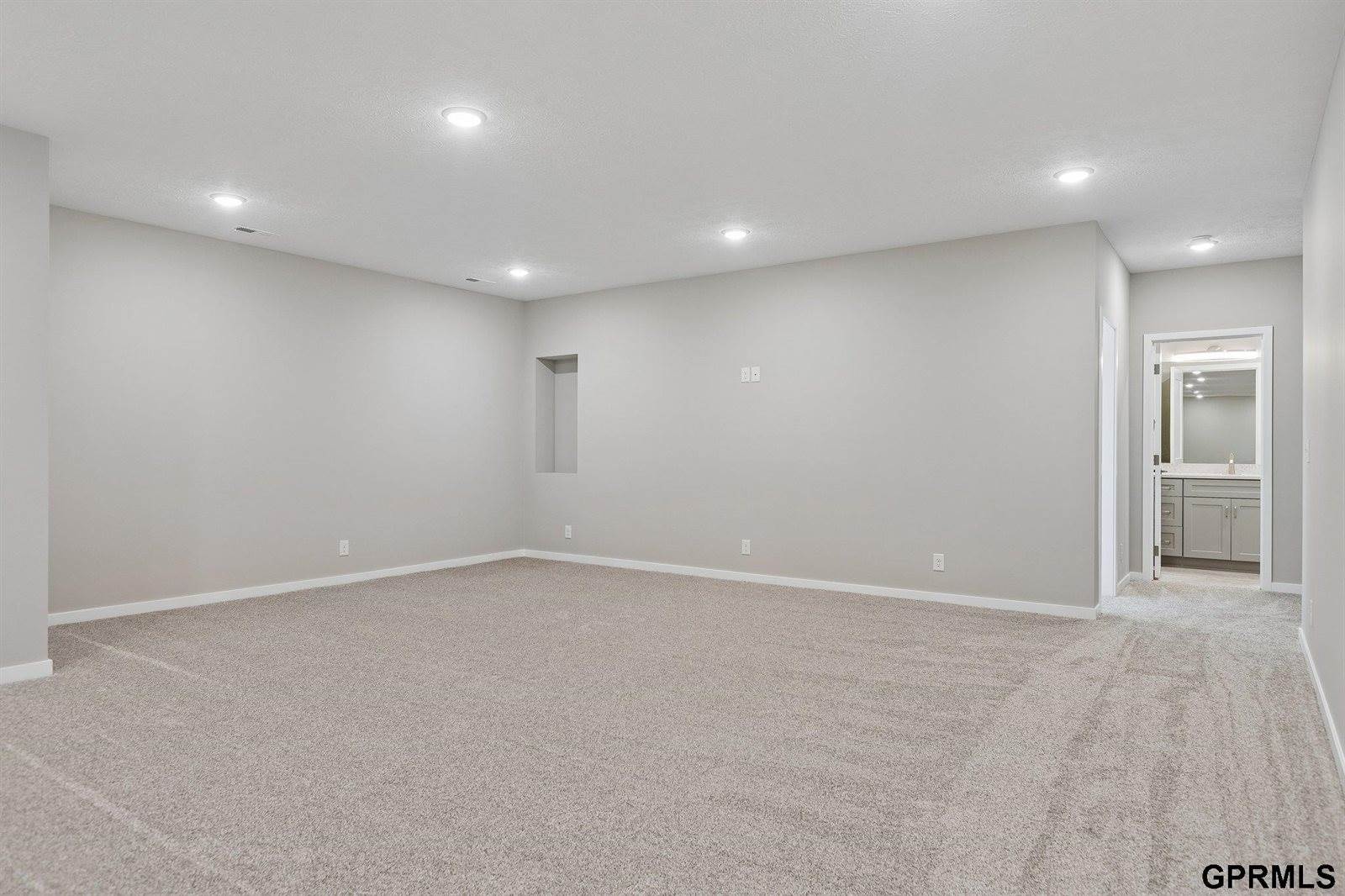 5705 North 197 Avenue, Elkhorn, NE 68022