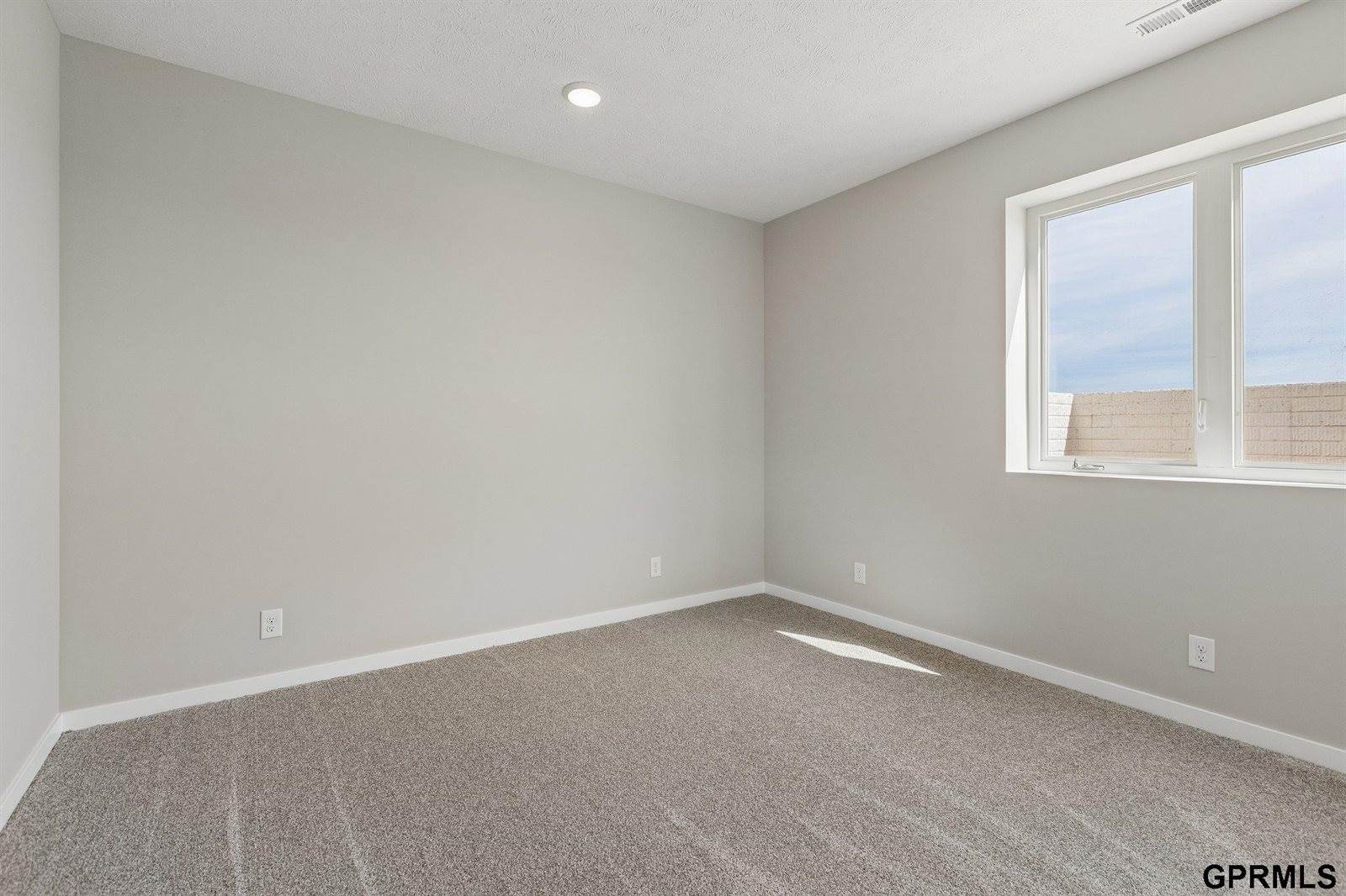 5705 North 197 Avenue, Elkhorn, NE 68022