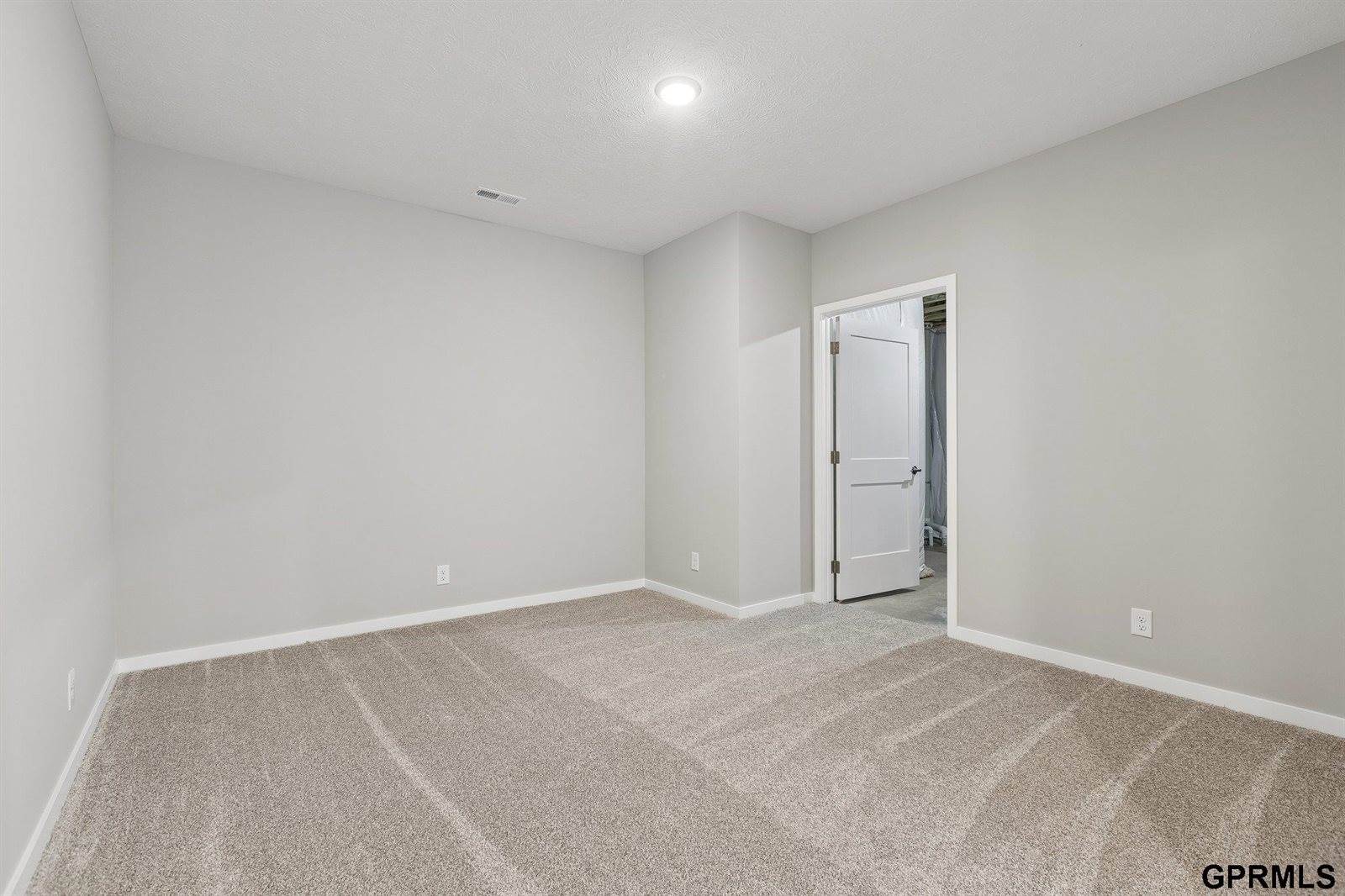 5705 North 197 Avenue, Elkhorn, NE 68022