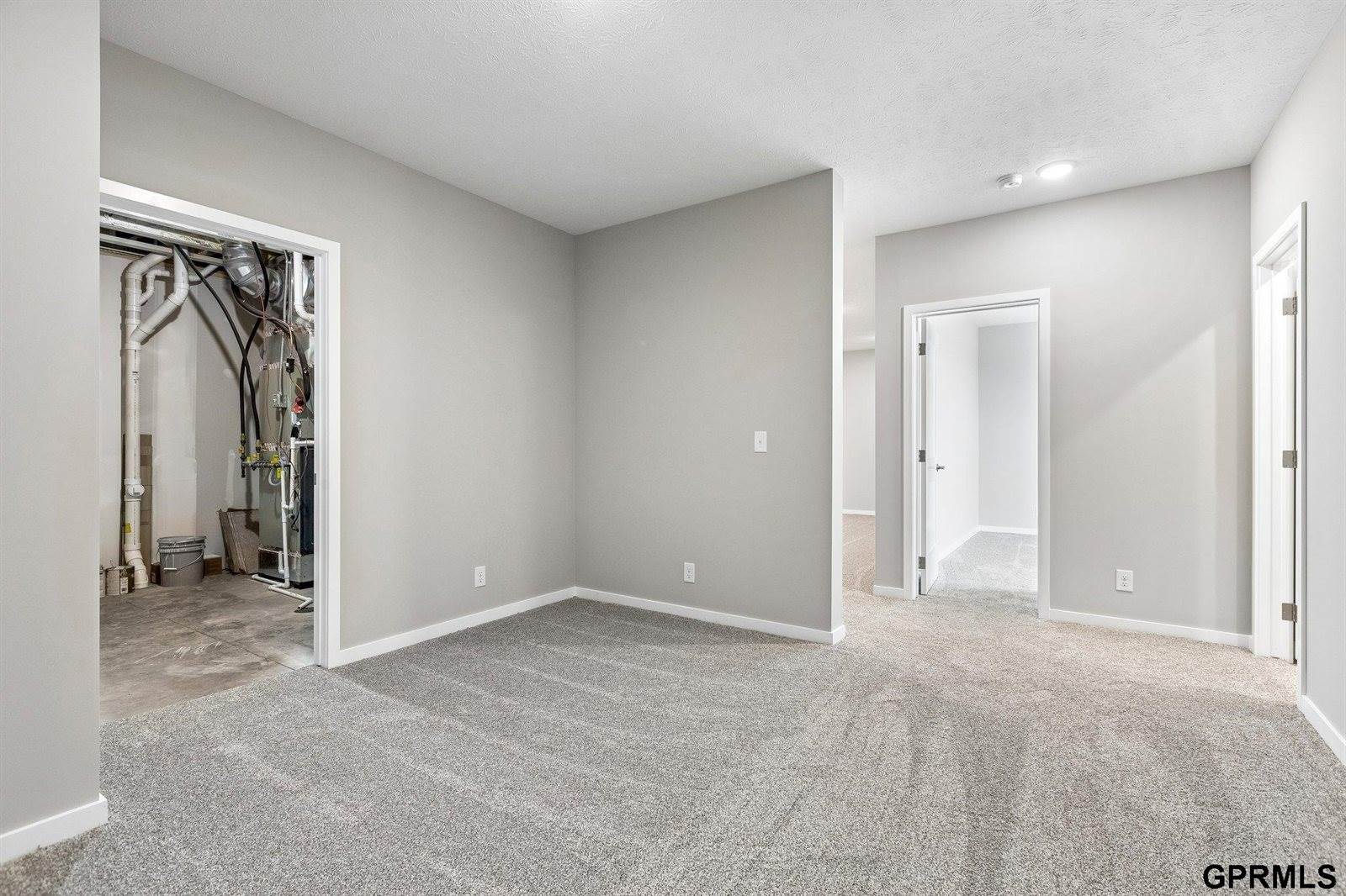 5705 North 197 Avenue, Elkhorn, NE 68022