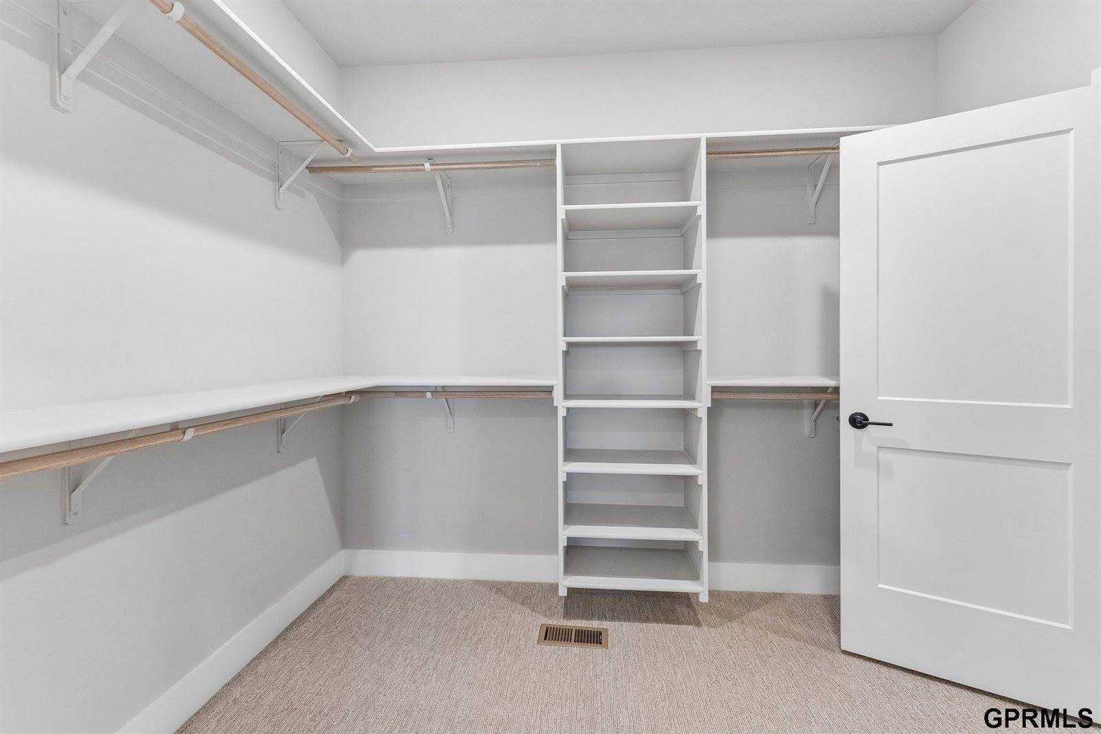 5705 North 197 Avenue, Elkhorn, NE 68022