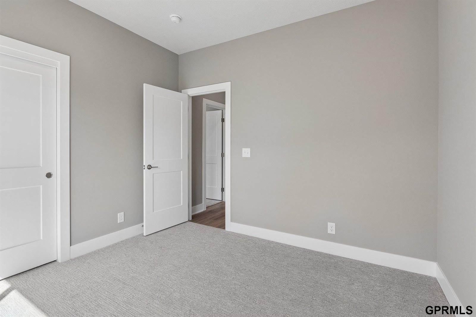 19509 Ellison Avenue, Elkhorn, NE 68022