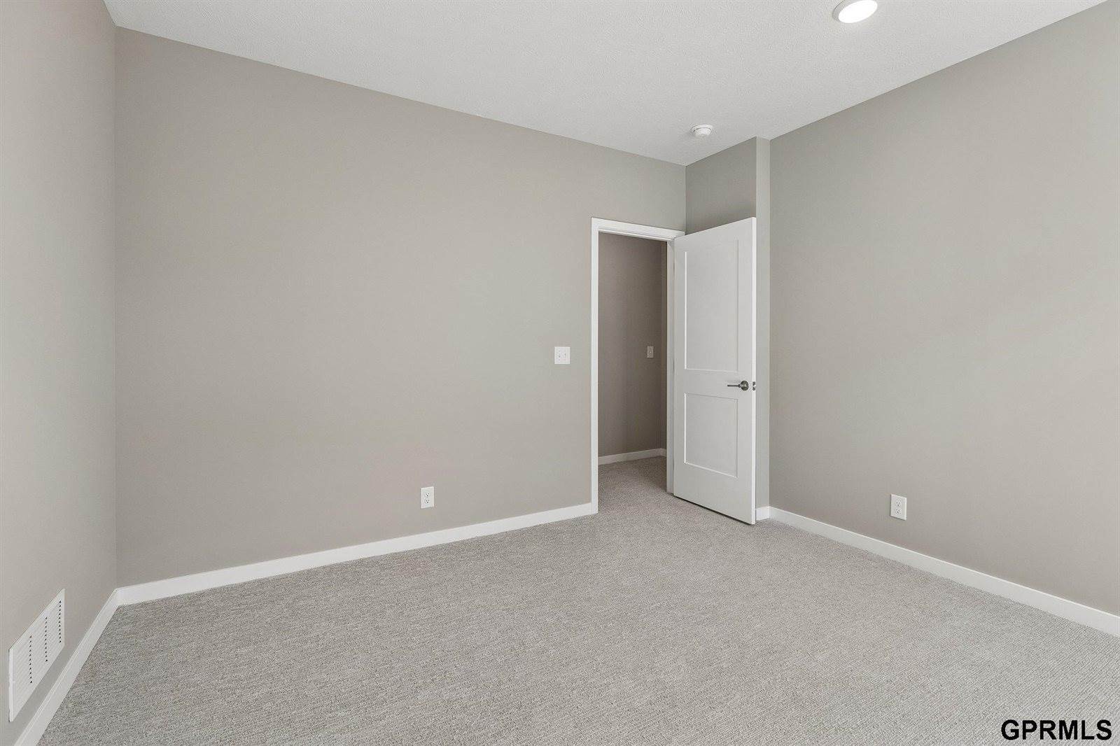 19509 Ellison Avenue, Elkhorn, NE 68022