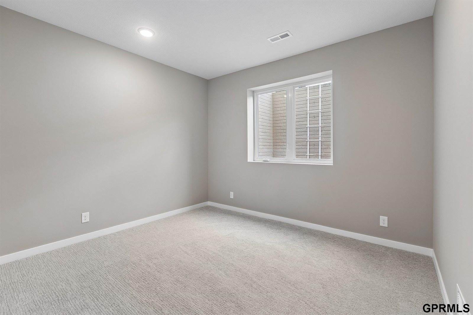 19509 Ellison Avenue, Elkhorn, NE 68022