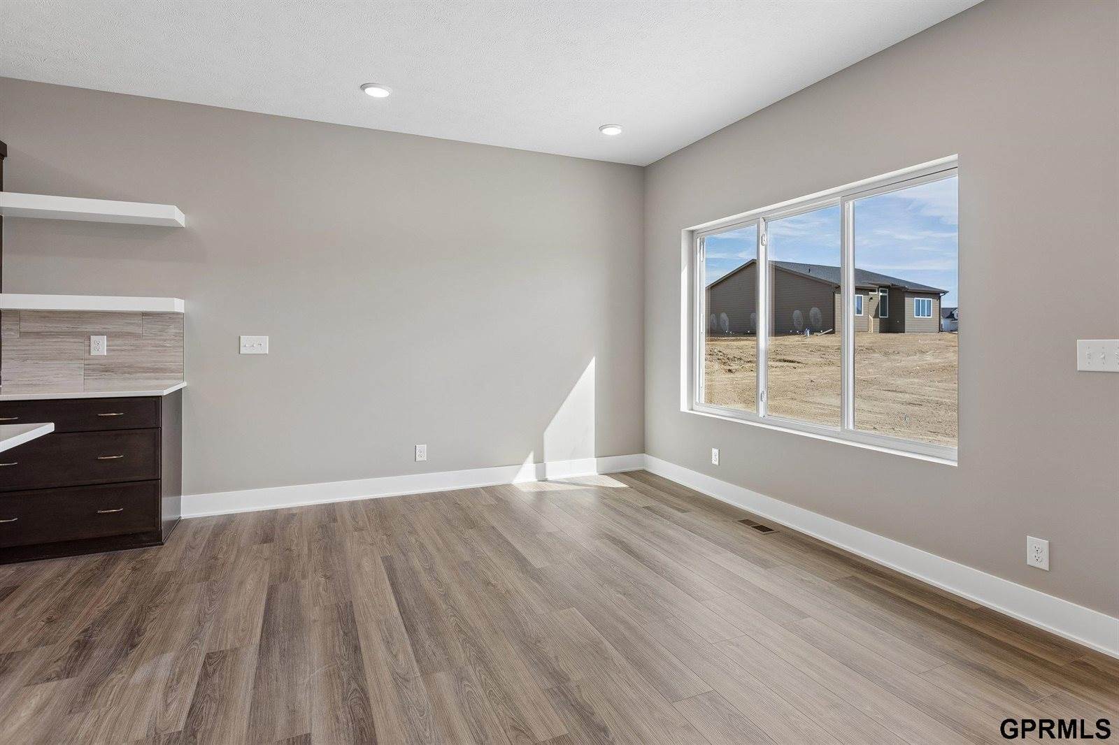 19509 Ellison Avenue, Elkhorn, NE 68022