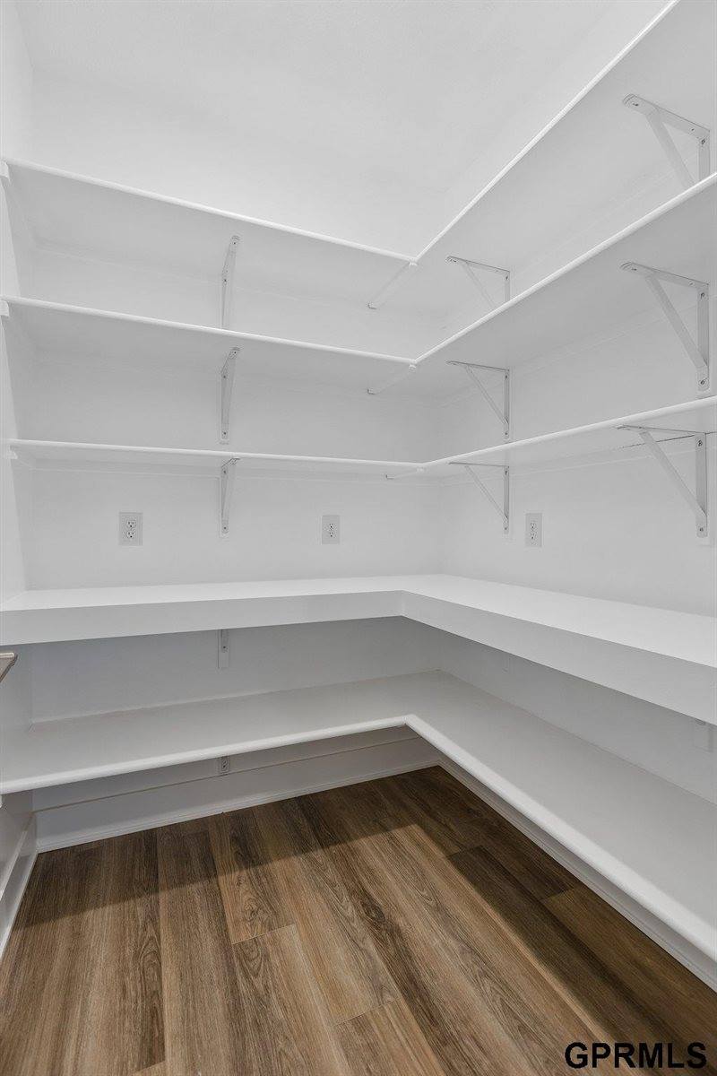 21156 Hartman Avenue, Elkhorn, NE 68022