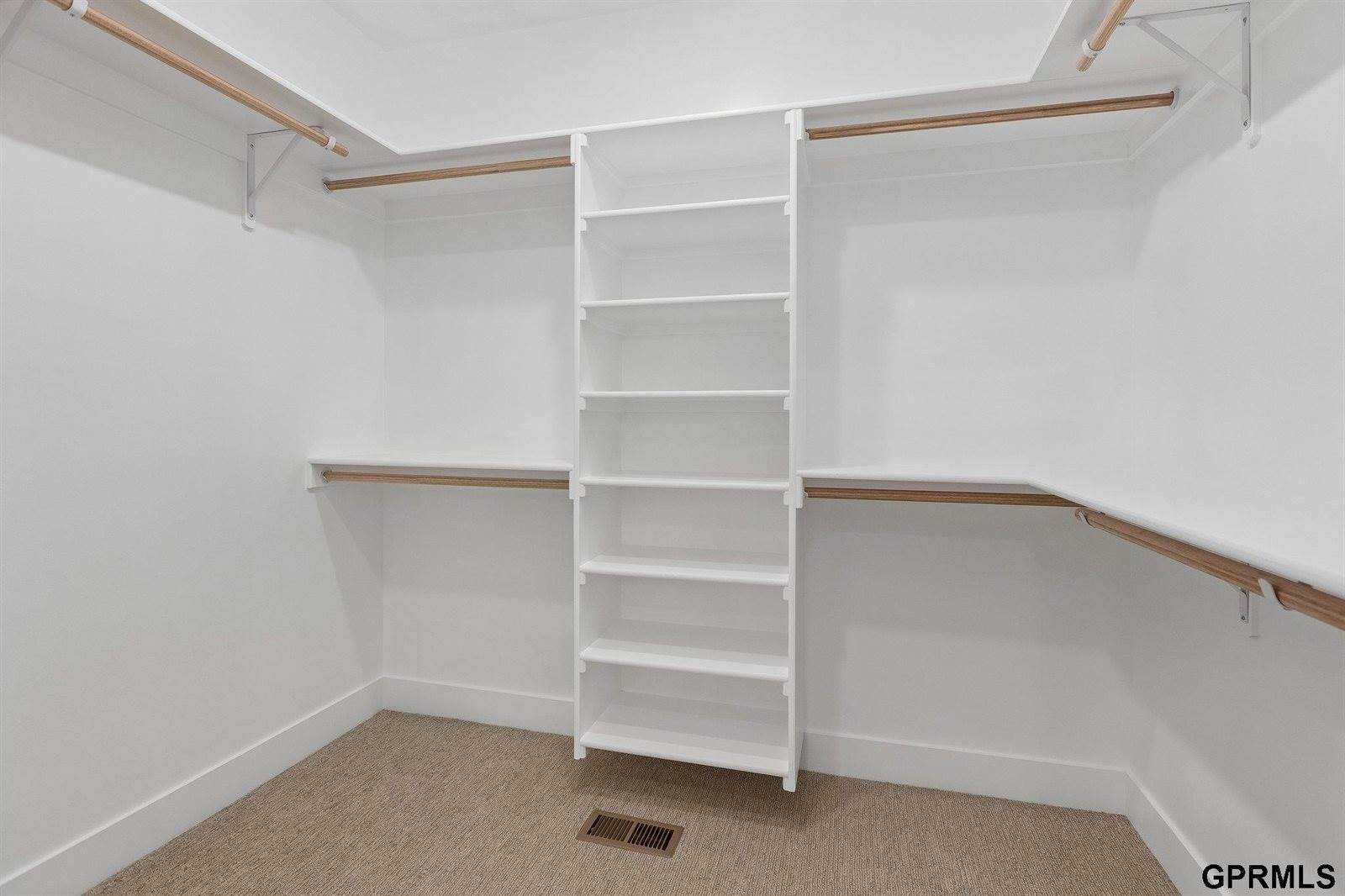 21156 Hartman Avenue, Elkhorn, NE 68022