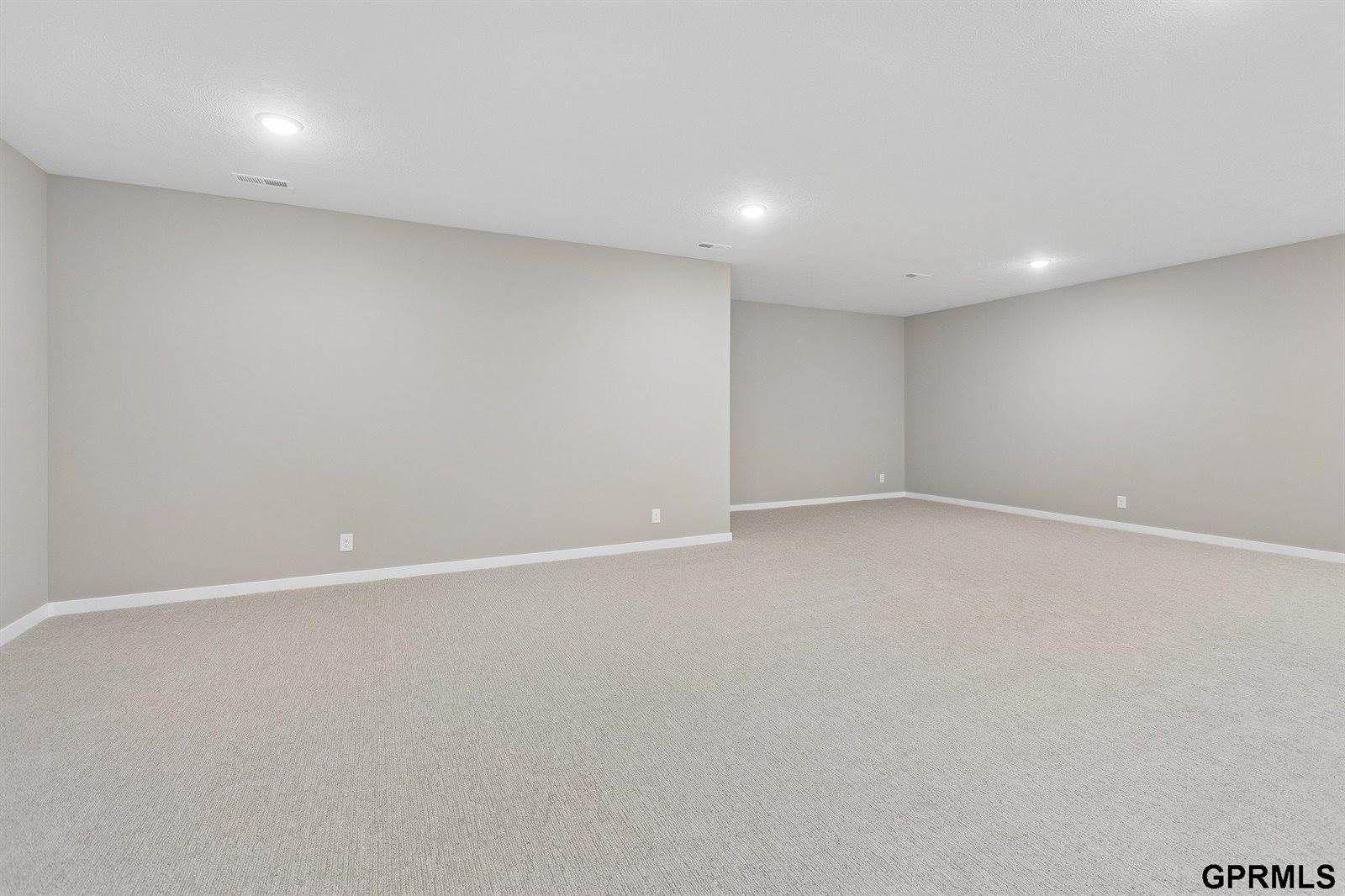 21156 Hartman Avenue, Elkhorn, NE 68022