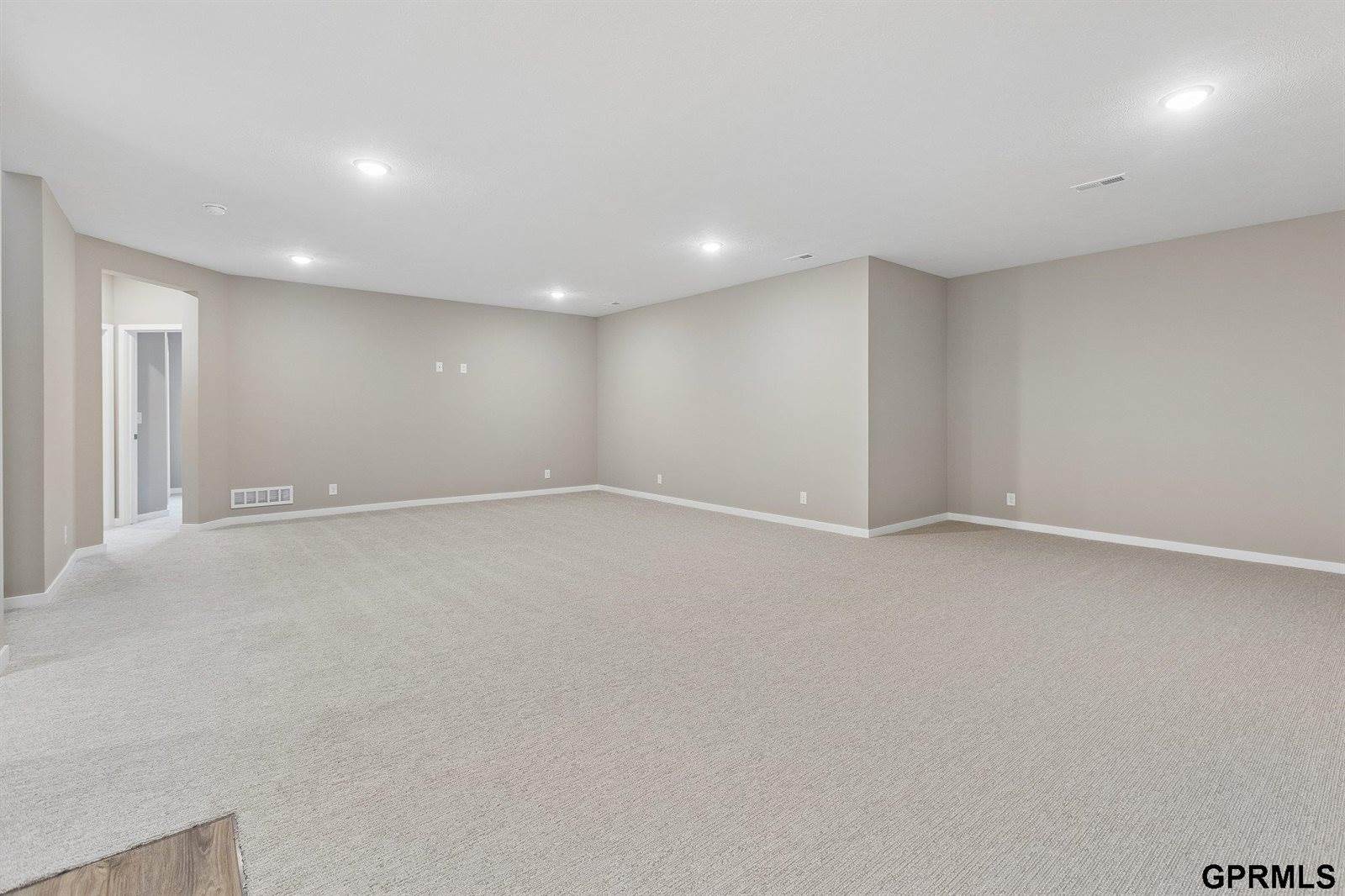 21156 Hartman Avenue, Elkhorn, NE 68022