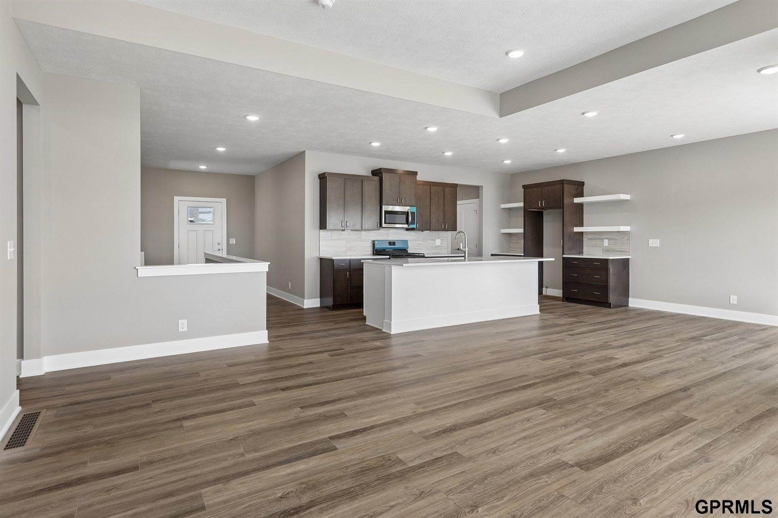 21156 Hartman Avenue, Elkhorn, NE 68022