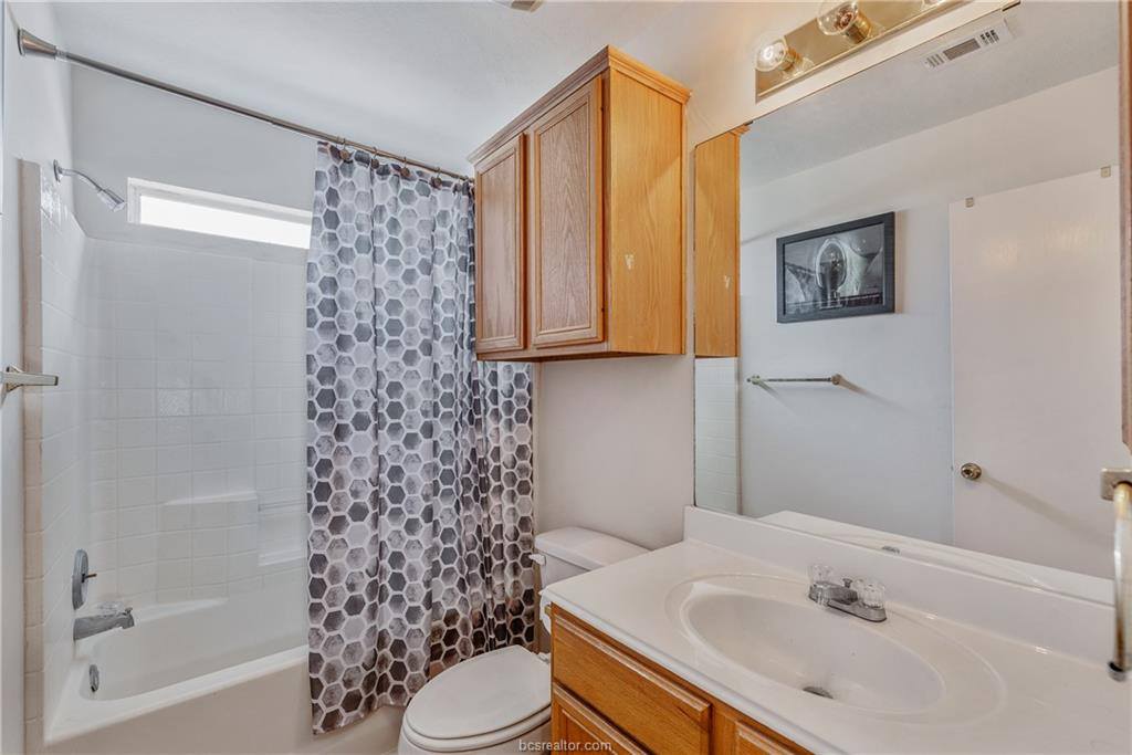 2435 Pintail Loop, College Station, TX 77845