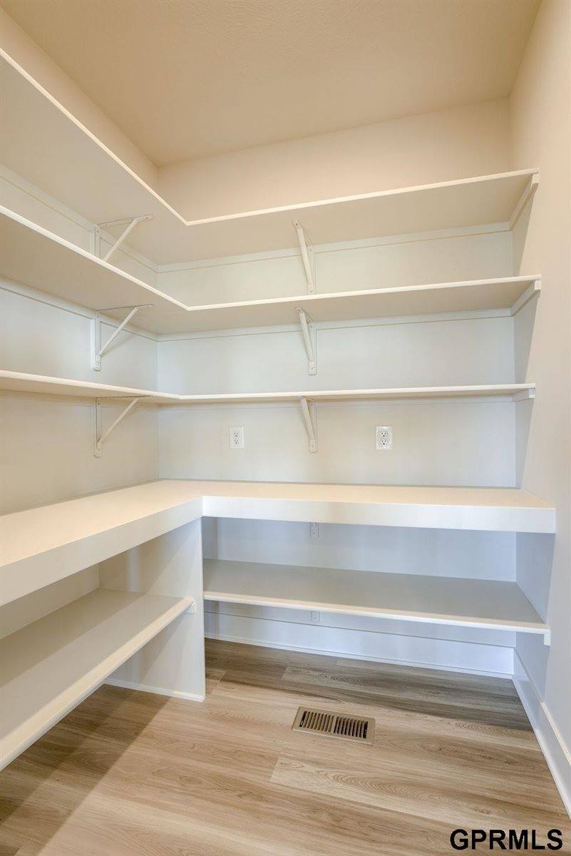 21151 Jessie Avenue, Elkhorn, NE 68022