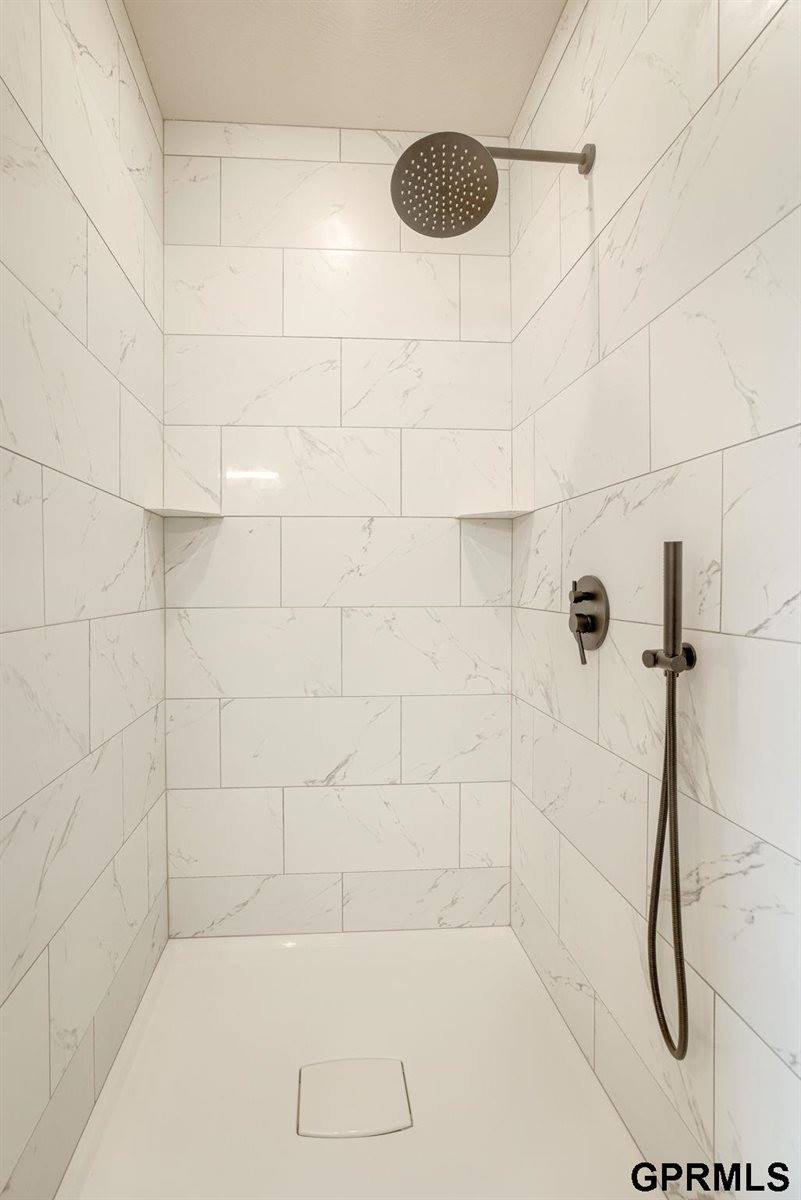 21151 Jessie Avenue, Elkhorn, NE 68022