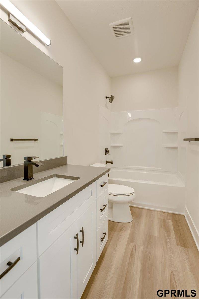 21151 Jessie Avenue, Elkhorn, NE 68022