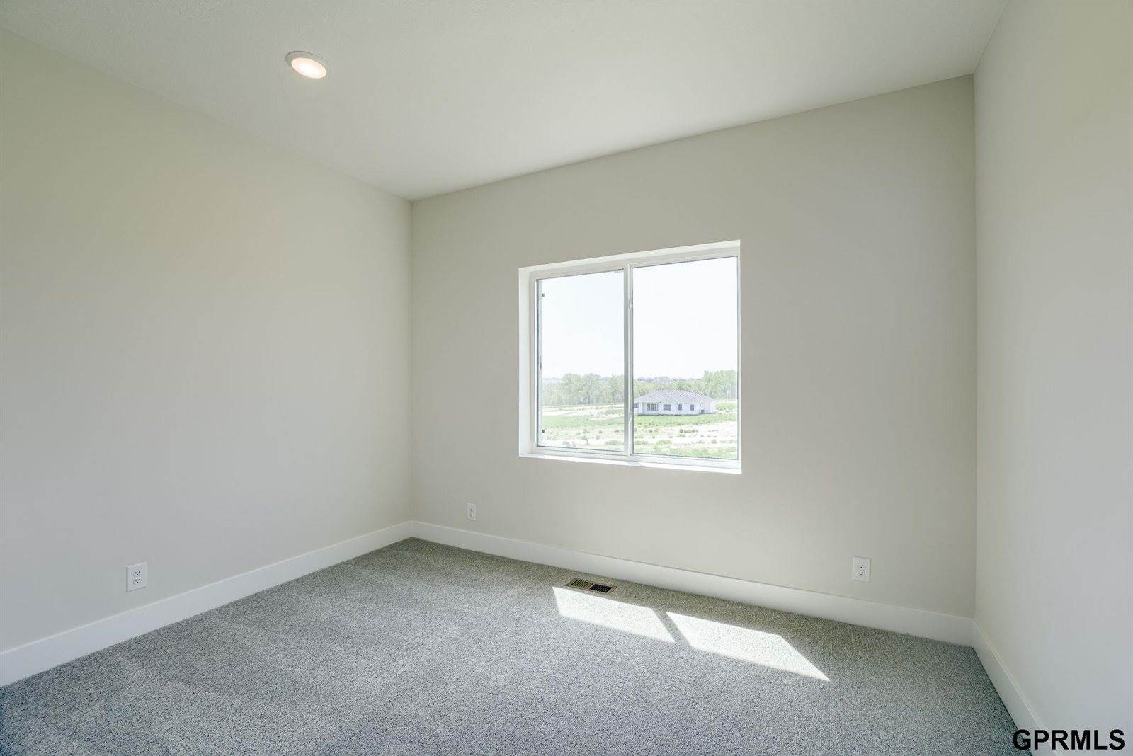 21151 Jessie Avenue, Elkhorn, NE 68022