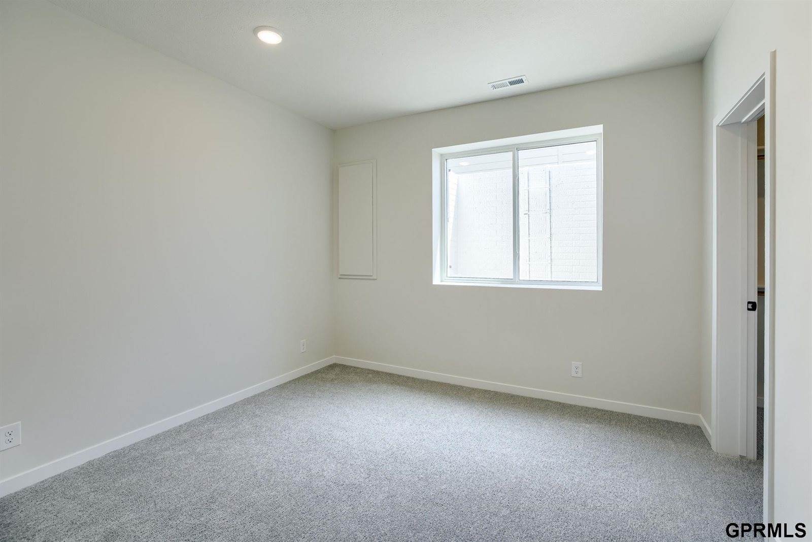 21151 Jessie Avenue, Elkhorn, NE 68022