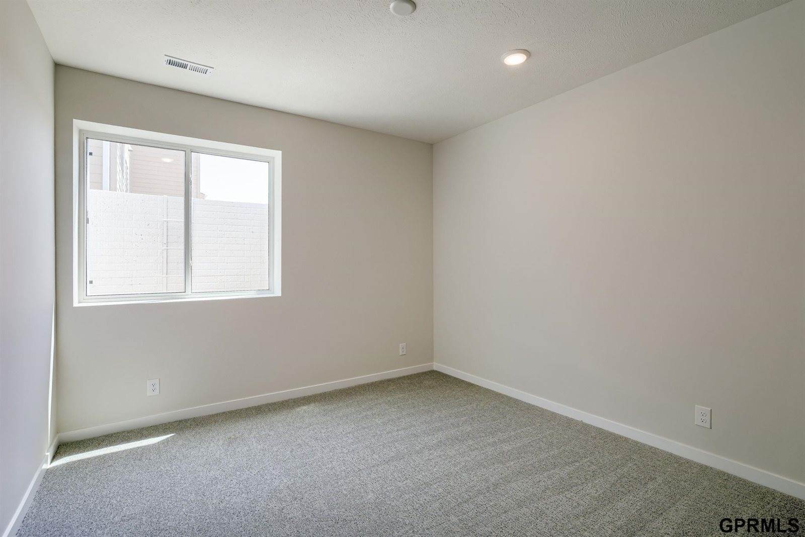 21151 Jessie Avenue, Elkhorn, NE 68022