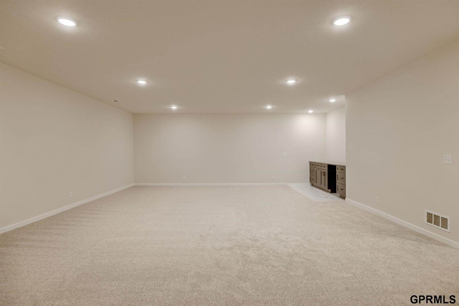 21151 Jessie Avenue, Elkhorn, NE 68022