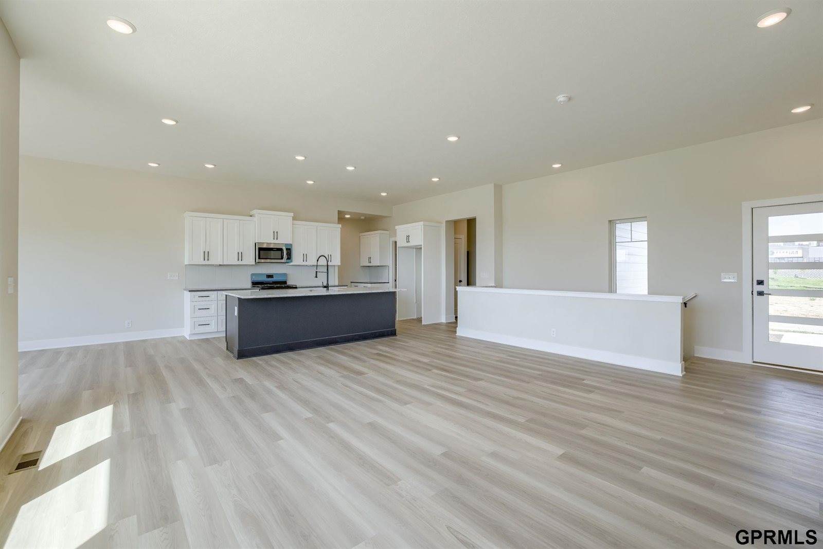 21151 Jessie Avenue, Elkhorn, NE 68022