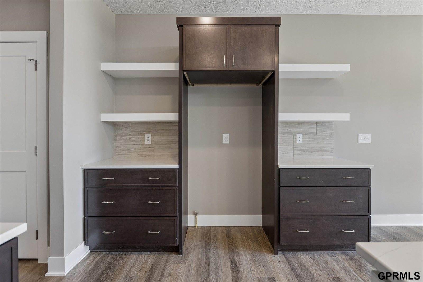 5707 Kestrel Parkway, Elkhorn, NE 68022