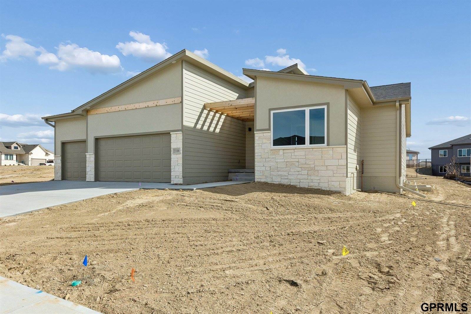 5707 Kestrel Parkway, Elkhorn, NE 68022