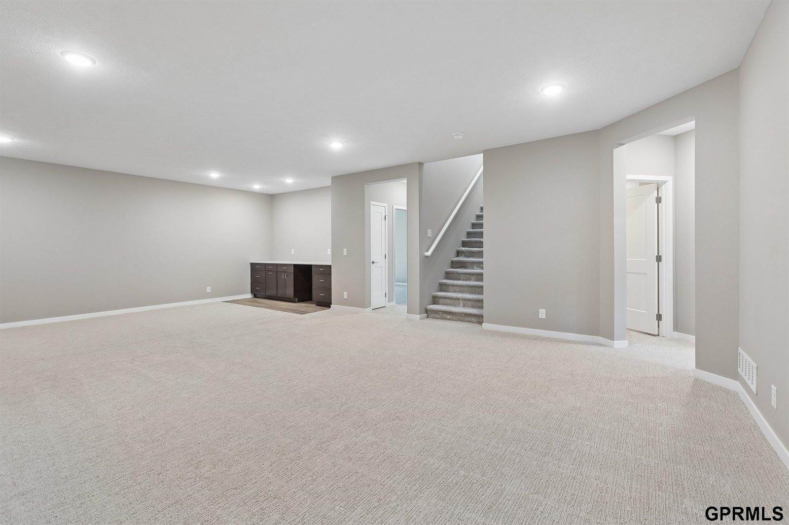 5707 Kestrel Parkway, Elkhorn, NE 68022