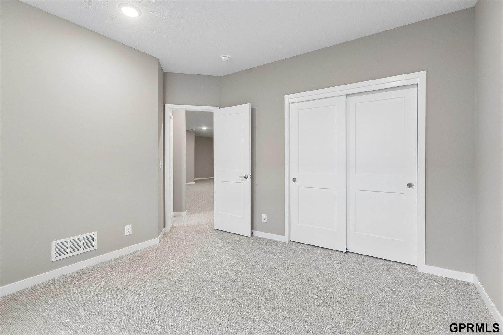 5707 Kestrel Parkway, Elkhorn, NE 68022