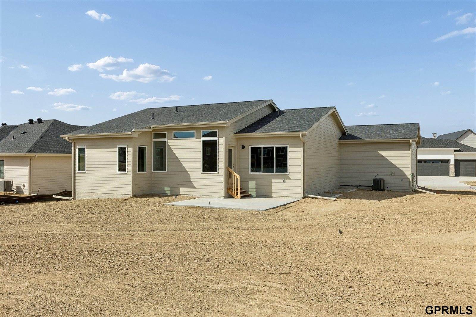 5707 Kestrel Parkway, Elkhorn, NE 68022